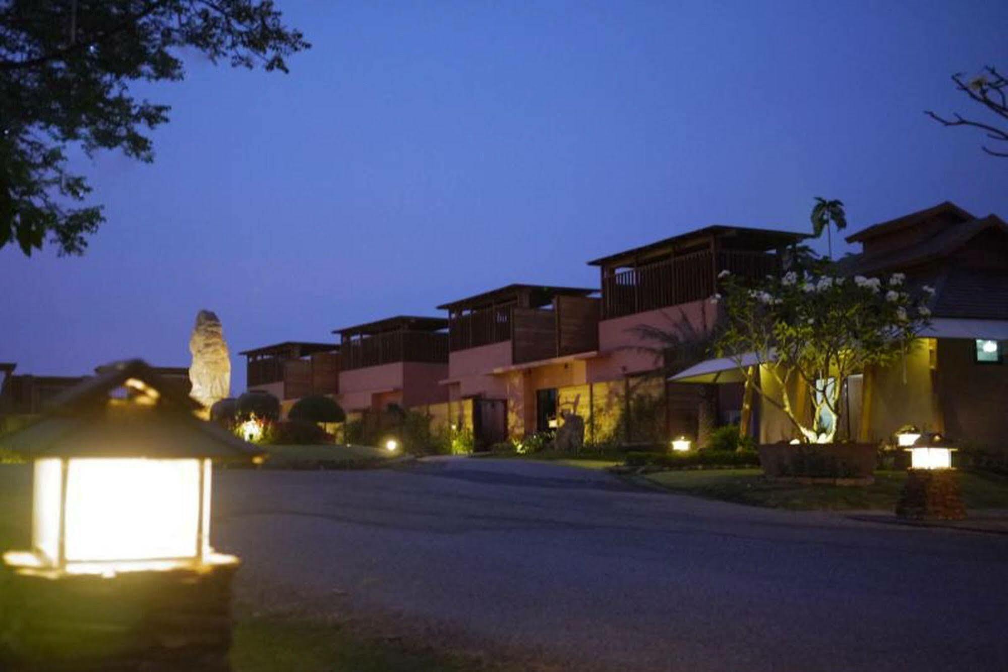 Phukumhom Khao Yai Hotel Wangkata Exterior photo
