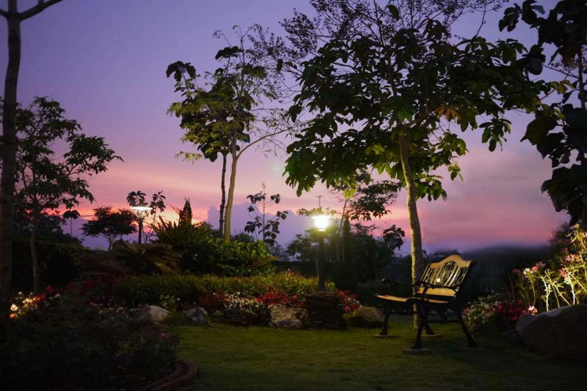 Phukumhom Khao Yai Hotel Wangkata Exterior photo